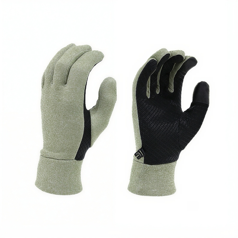 COMFORTABLE & BREATHABLE SPORTS GLOVES